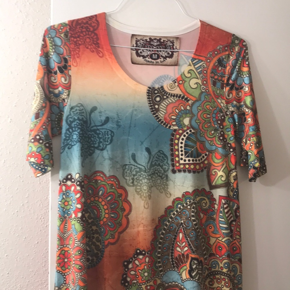 Long Amma top with asymmetrical hem.